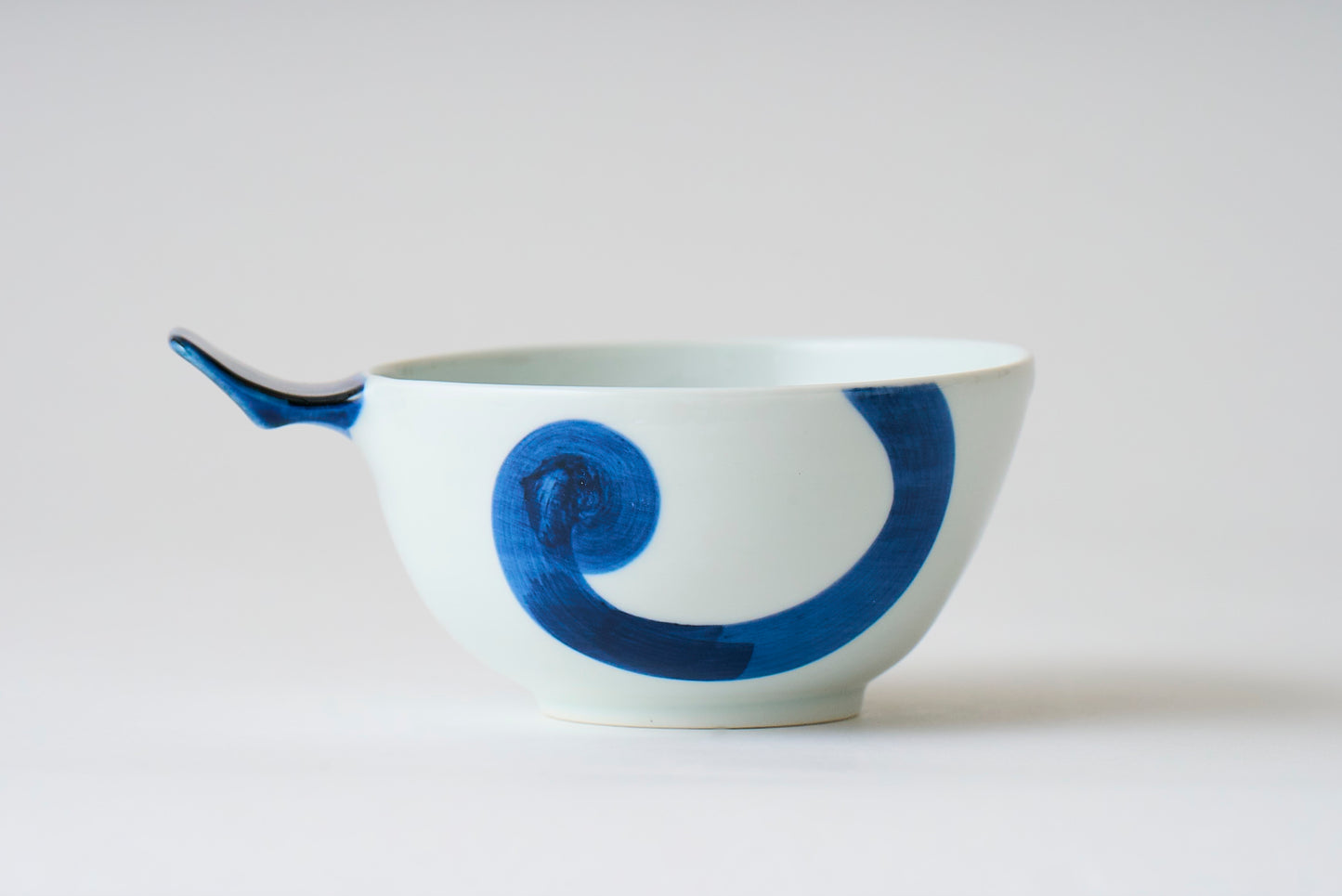 e-bowl with handle