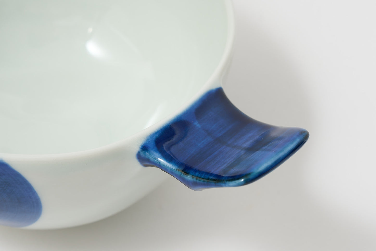 e-bowl with handle