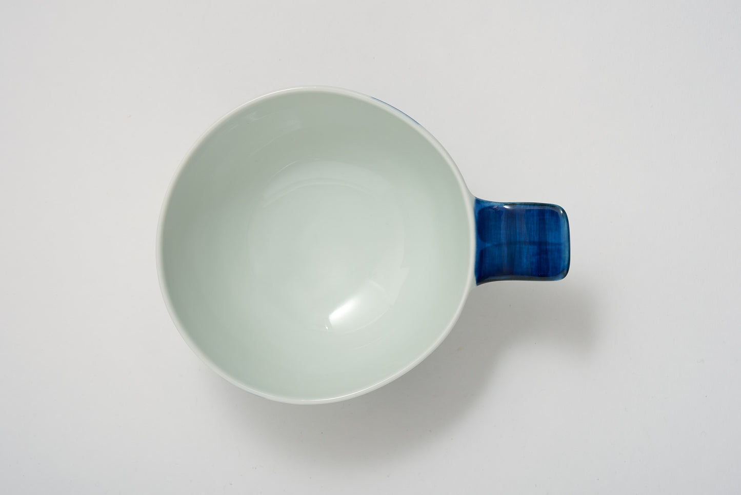 e-bowl with handle
